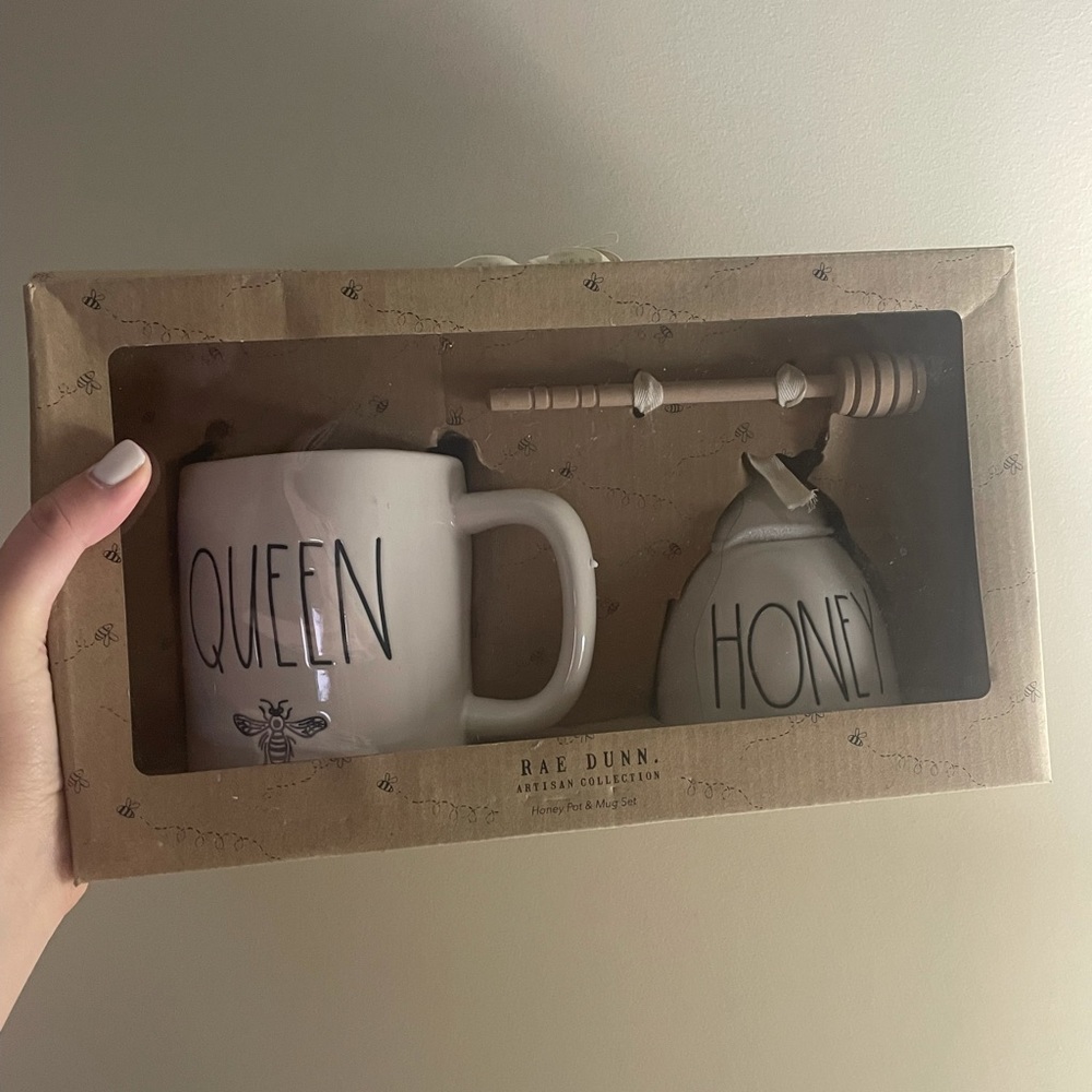Rae Dunn Queen Honey Set